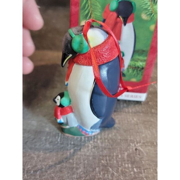 Hallmark safe and snug 2001 ornament Xmas decor - Picture 4 of 5